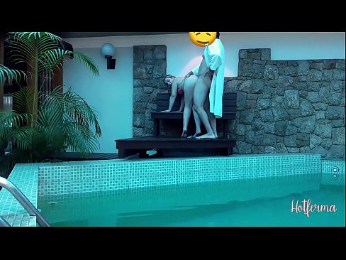 ❤️ Boss neskamea igerilekura gonbidatzen du, baina ezin izan dio beroari eutsi ❤❌ Porno gurean eu.pornofilmtv.ru ❌❤